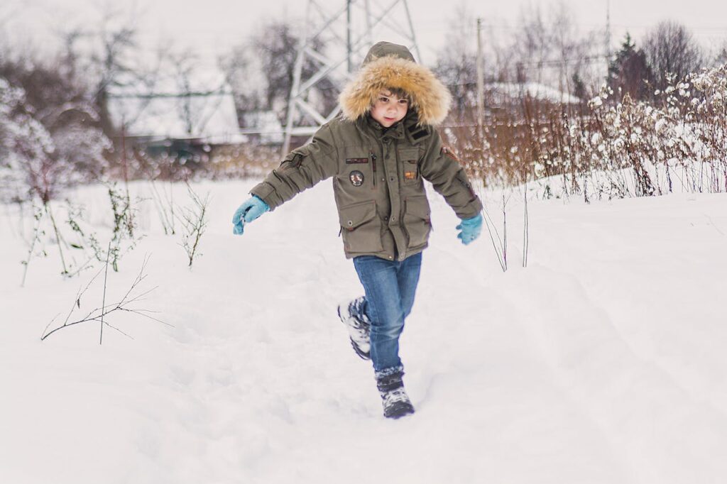 Téli gyerekcipők: Milyen lábbelit válasszunk kicsiknek