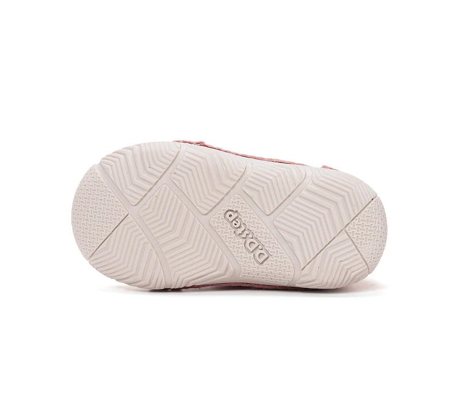 S082 61703CStrawberry05 900x